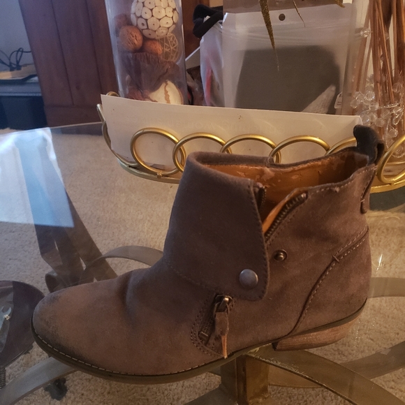 Boot - Picture 7 of 7